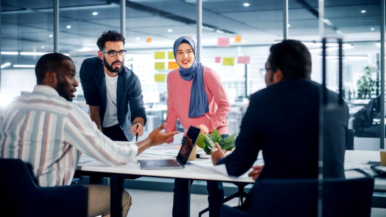 Процес розробки рекламної стратегії в офісі Hyaar Proux